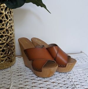 Vegan Leather Wedges in Cognac